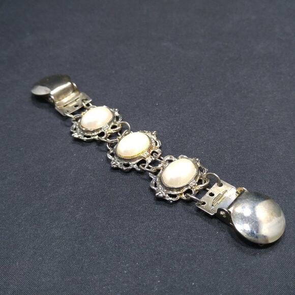 Vintage Sweater Clip, Large Oval Faux Pearls, Silver Tone, 1950s, 5 Inches - Picture 5 of 10